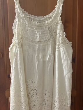 NWT- Magnolia Pearl Eyelet Clementine Tank in True